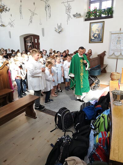 Poświęcenie tornistrów i plecaków
