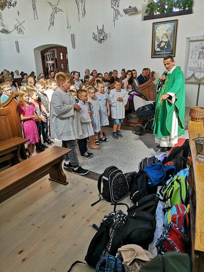 Poświęcenie tornistrów i plecaków